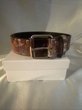 🔥Supreme Last Supper Leather Belt in multicolor, featuring an embossed "Supreme”